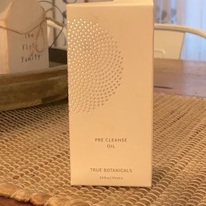 True Botanicals pre-cleanse oil